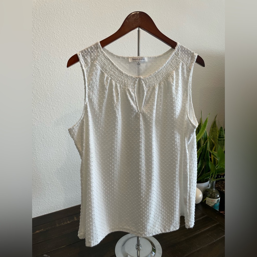 Rose  Olive XL top Polyester Rayon  White Sleeveless Top